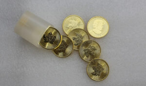Królowa Elżbieta II na awersie złotych monet